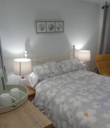1 Bedroom Guest Suite Near City Centre. Gloucester Exterior foto