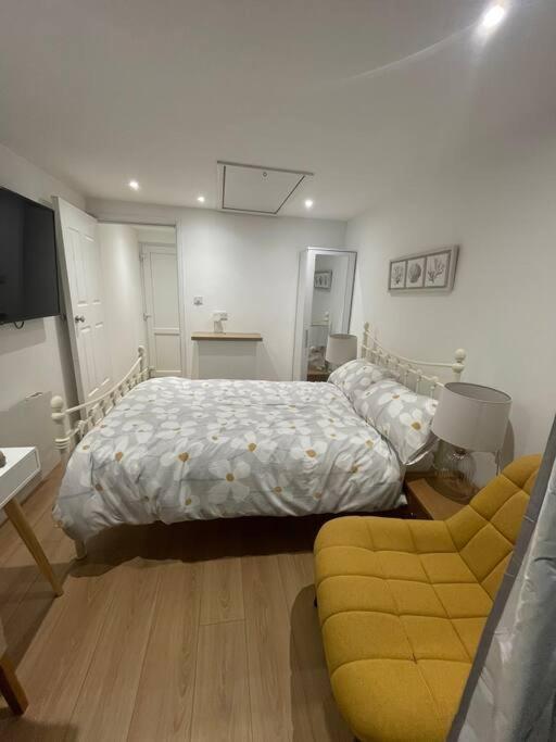 1 Bedroom Guest Suite Near City Centre. Gloucester Exterior foto